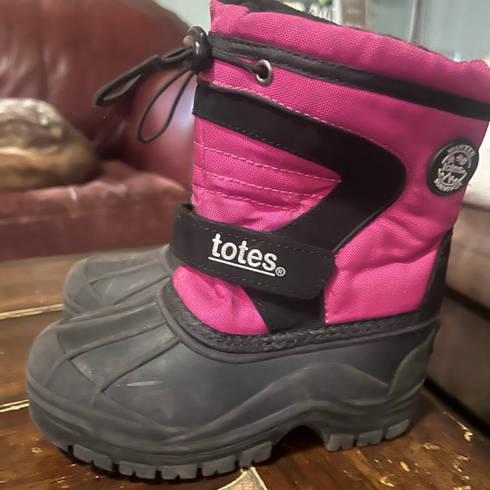 Totes Fuchsia and Black Snow Boots